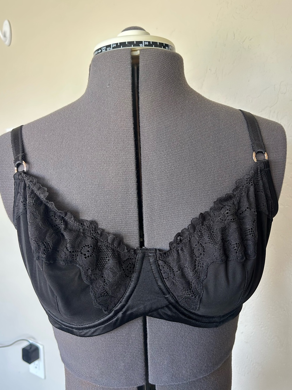 Sofia Intimates by Sofia Vergara Sheer Mesh Lace Unlined Bra 38D (1971)